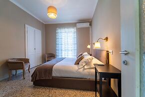 Lotus Apartment With Lakeview