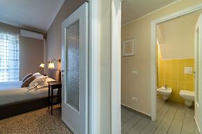 Lotus Apartment With Lakeview