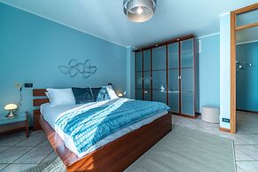 Lakefront Retreat - Celeste