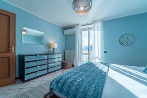 Lakefront Retreat - Celeste