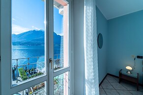 Lakefront Retreat - Celeste