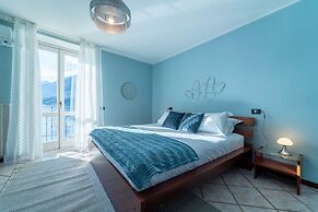 Lakefront Retreat - Celeste