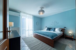Lakefront Retreat - Celeste