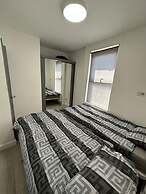 Flat - Sleeps 4 & Free Parking