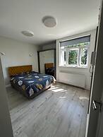 Flat - Sleeps 4 & Free Parking