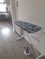 Flat - Sleeps 4 & Free Parking