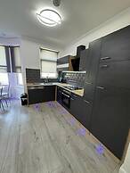 Flat - Sleeps 4 & Free Parking