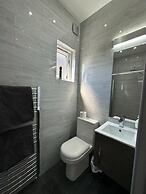 Flat - Sleeps 4 & Free Parking