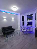 Flat - Sleeps 4 & Free Parking