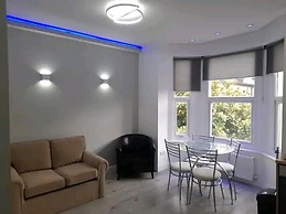 Flat - Sleeps 4 & Free Parking