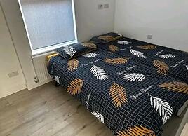 Flat - Sleeps 4 & Free Parking