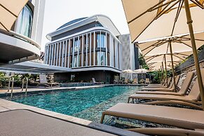 FOUR HILLS HOTEL