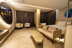 FOUR HILLS HOTEL