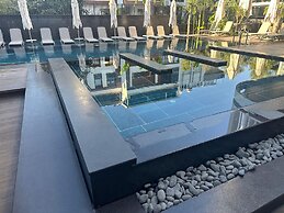 FOUR HILLS HOTEL