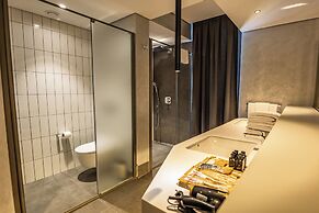 FOUR HILLS HOTEL
