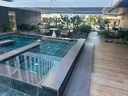 FOUR HILLS HOTEL