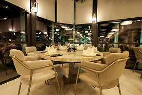 FOUR HILLS HOTEL