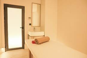 FOUR HILLS HOTEL