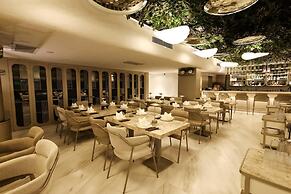 FOUR HILLS HOTEL