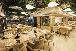 FOUR HILLS HOTEL