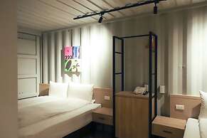Dash Forwaves Hotel