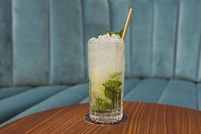 DUO Hotel Lisbon, Curio Collection by Hilton