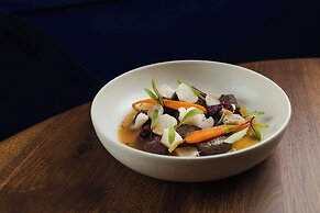 DUO Hotel Lisbon, Curio Collection by Hilton