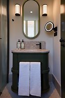 DUO Hotel Lisbon, Curio Collection by Hilton