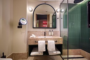 DUO Hotel Lisbon, Curio Collection by Hilton