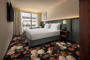 DUO Hotel Lisbon, Curio Collection by Hilton