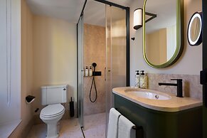 DUO Hotel Lisbon, Curio Collection by Hilton