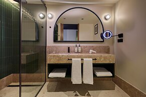 DUO Hotel Lisbon, Curio Collection by Hilton