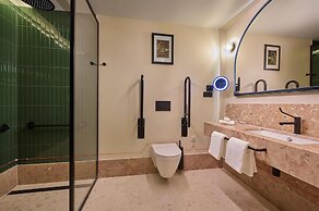 DUO Hotel Lisbon, Curio Collection by Hilton
