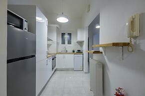 Fully Renovated Flat in Prime Location