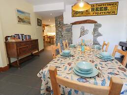 Parrog Stores