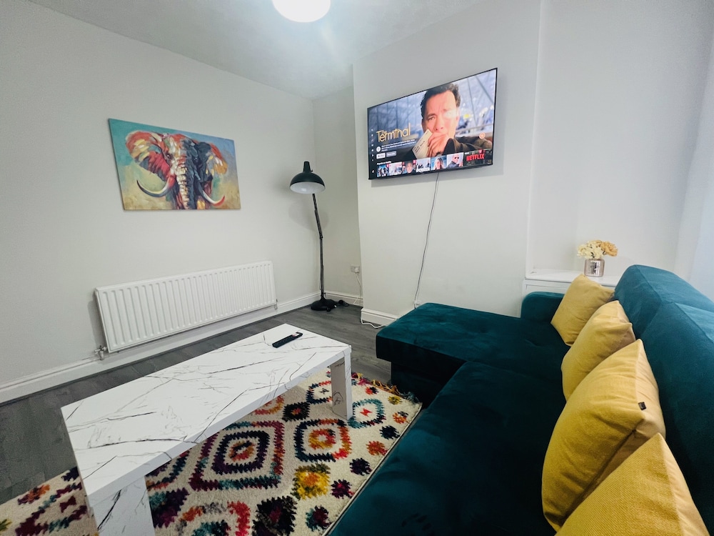 Remarkable 4-bed House in Bootle, Liverpool
