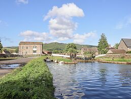 The Swans Nest Lock View