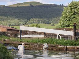 The Swans Nest Lock View