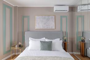 Sublime Minty Green 1BR on the Park