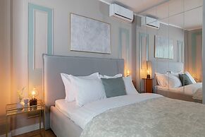 Sublime Minty Green 1BR on the Park