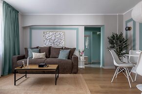 Sublime Minty Green 1BR on the Park