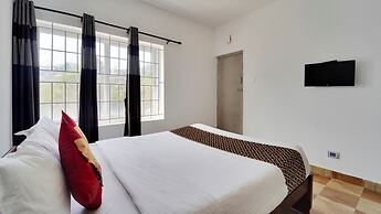 iROOMZ Rich Queen House Cottage