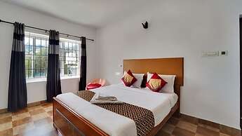 iROOMZ Rich Queen House Cottage