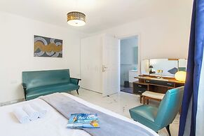 A Sunny Penthouse Modern 2 bdr - Sliema