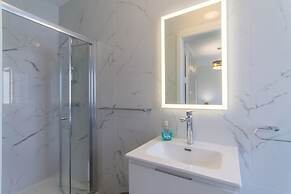 A Sunny Penthouse Modern 2 bdr - Sliema