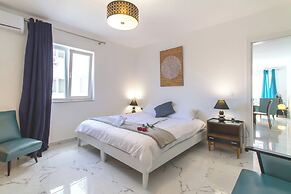 A Sunny Penthouse Modern 2 bdr - Sliema