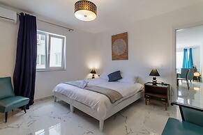 A Sunny Penthouse Modern 2 bdr - Sliema