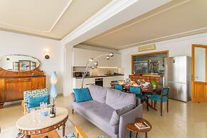 A Magnificent Sunny Seafront Apart Sliema