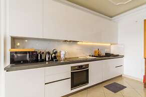 A Magnificent Sunny Seafront Apart Sliema