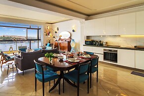 A Magnificent Sunny Seafront Apart Sliema